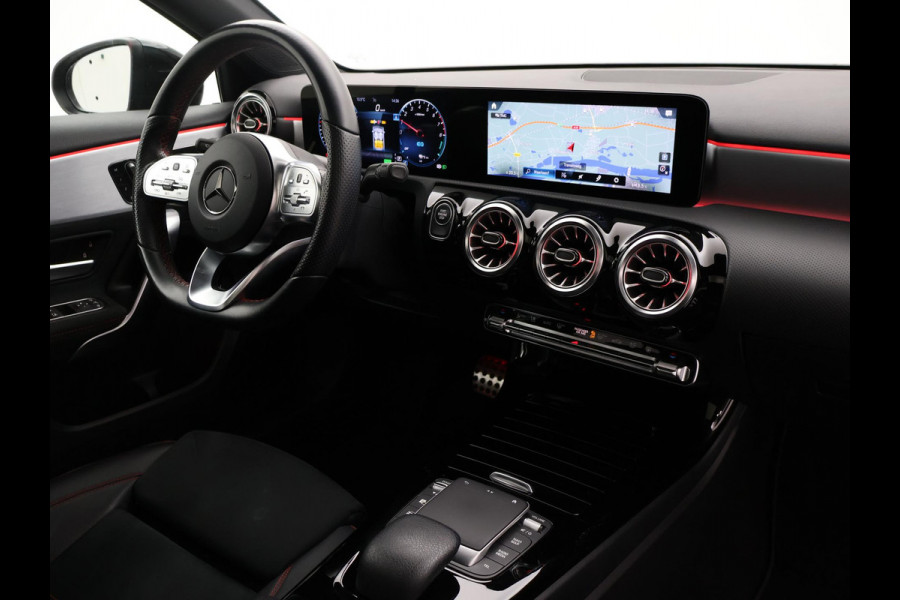 Mercedes-Benz A-Klasse 250e 218 PK SEDAN + PANORAMA | SFEERVERLICHTING | APPLE CARPLAY | MEMORY | STOELVERWARMING