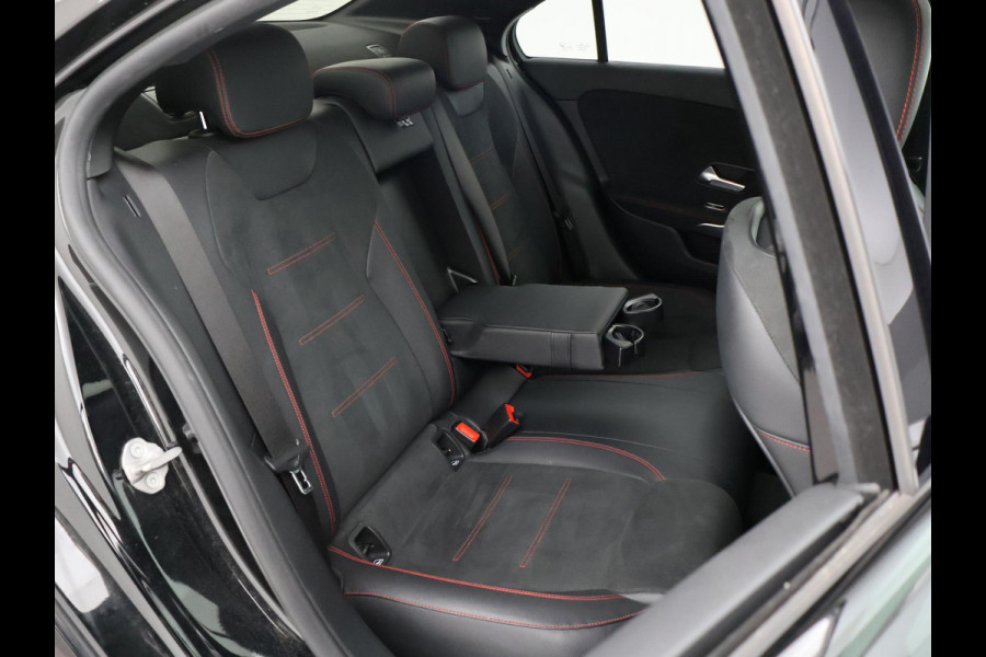 Mercedes-Benz A-Klasse 250e 218 PK SEDAN + PANORAMA | SFEERVERLICHTING | APPLE CARPLAY | MEMORY | STOELVERWARMING
