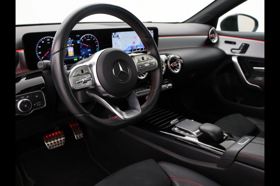 Mercedes-Benz A-Klasse 250e 218 PK SEDAN + PANORAMA | SFEERVERLICHTING | APPLE CARPLAY | MEMORY | STOELVERWARMING