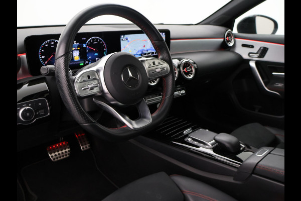 Mercedes-Benz A-Klasse 250e 218 PK SEDAN + PANORAMA | SFEERVERLICHTING | APPLE CARPLAY | MEMORY | STOELVERWARMING