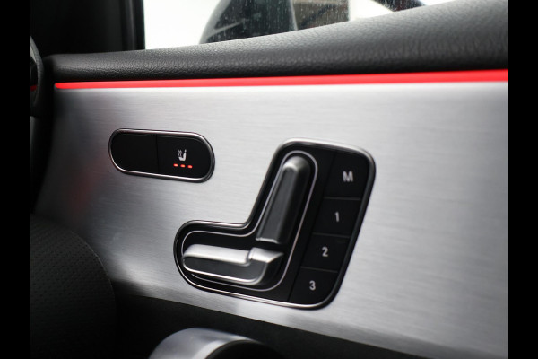 Mercedes-Benz A-Klasse 250e 218 PK SEDAN + PANORAMA | SFEERVERLICHTING | APPLE CARPLAY | MEMORY | STOELVERWARMING