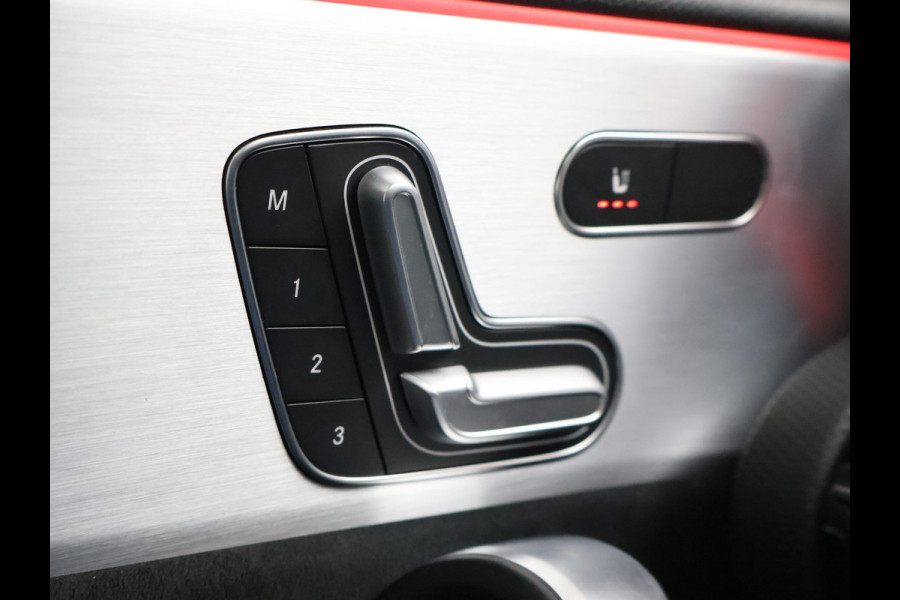 Mercedes-Benz A-Klasse 250e 218 PK SEDAN + PANORAMA | SFEERVERLICHTING | APPLE CARPLAY | MEMORY | STOELVERWARMING