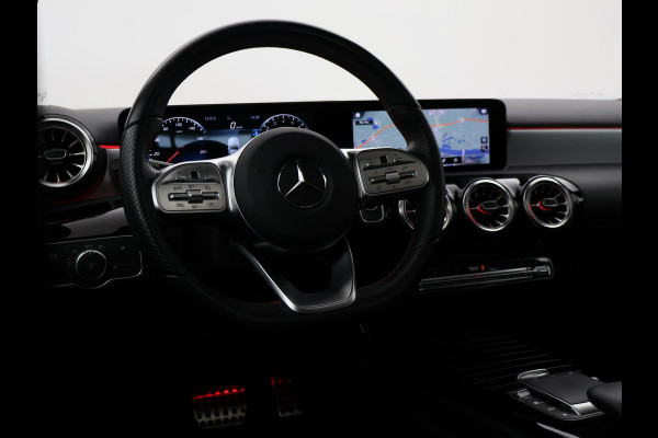 Mercedes-Benz A-Klasse 250e 218 PK SEDAN + PANORAMA | SFEERVERLICHTING | APPLE CARPLAY | MEMORY | STOELVERWARMING