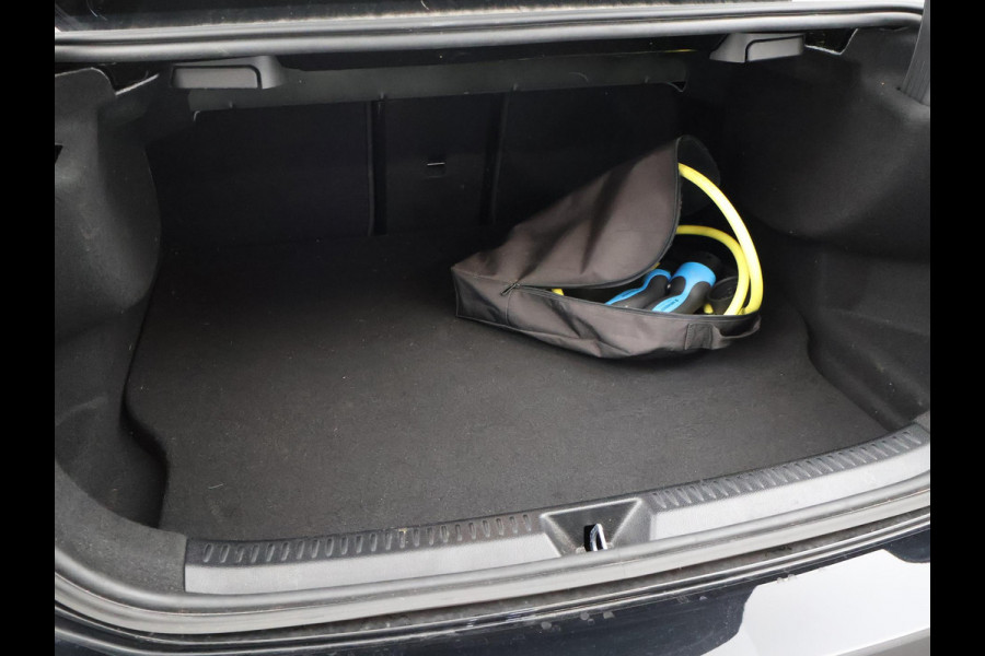 Mercedes-Benz A-Klasse 250e 218 PK SEDAN + PANORAMA | SFEERVERLICHTING | APPLE CARPLAY | MEMORY | STOELVERWARMING