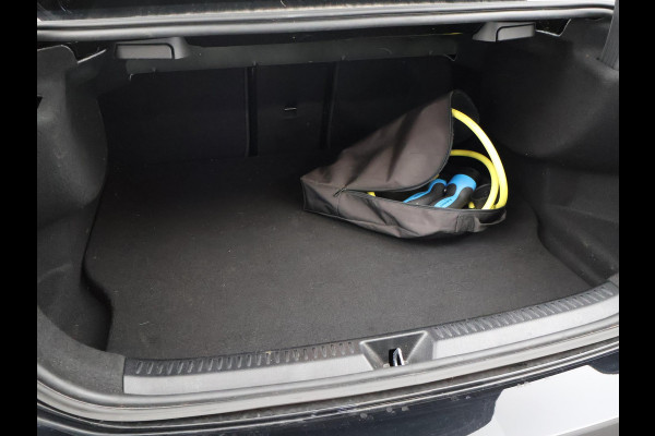 Mercedes-Benz A-Klasse 250e 218 PK SEDAN + PANORAMA | SFEERVERLICHTING | APPLE CARPLAY | MEMORY | STOELVERWARMING