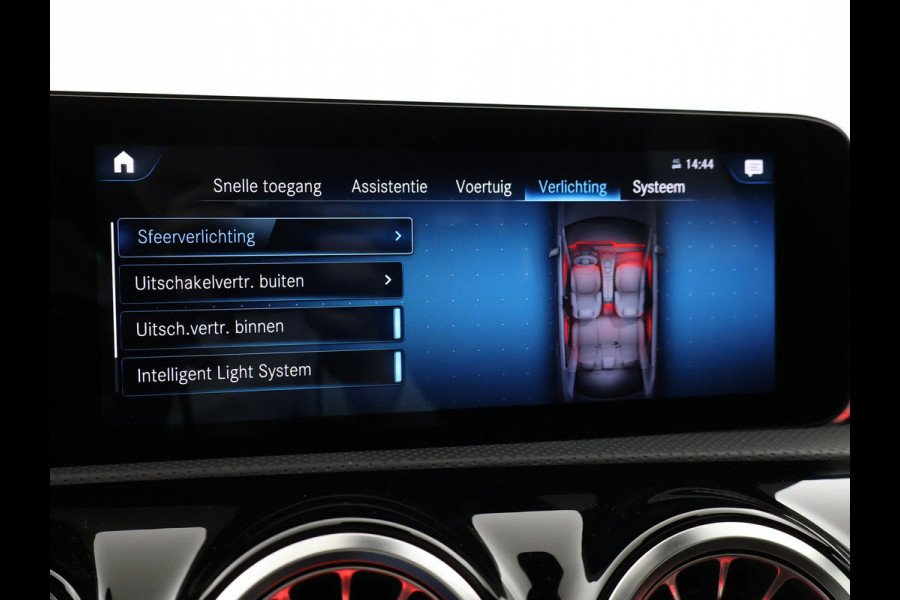 Mercedes-Benz A-Klasse 250e 218 PK SEDAN + PANORAMA | SFEERVERLICHTING | APPLE CARPLAY | MEMORY | STOELVERWARMING