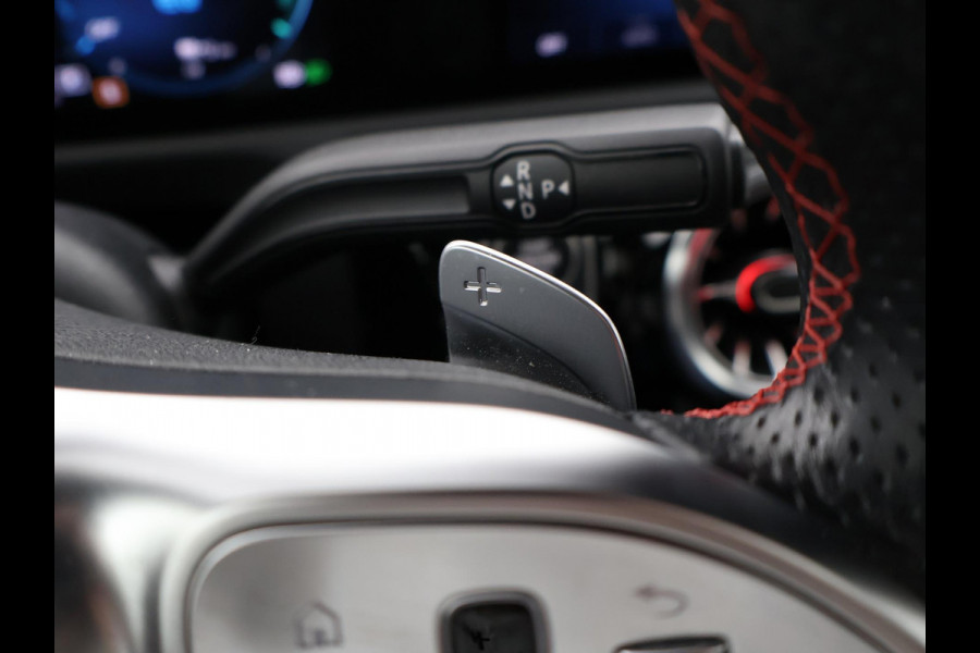 Mercedes-Benz A-Klasse 250e 218 PK SEDAN + PANORAMA | SFEERVERLICHTING | APPLE CARPLAY | MEMORY | STOELVERWARMING