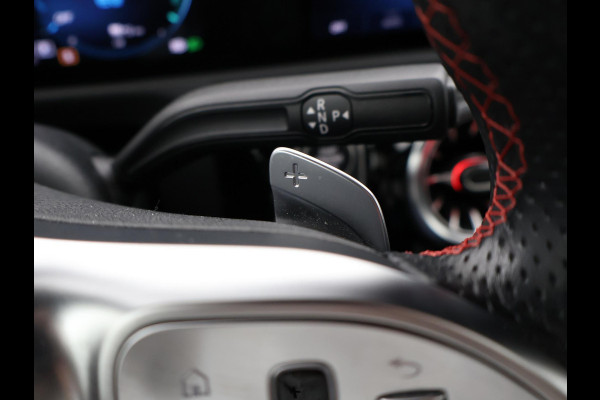 Mercedes-Benz A-Klasse 250e 218 PK SEDAN + PANORAMA | SFEERVERLICHTING | APPLE CARPLAY | MEMORY | STOELVERWARMING