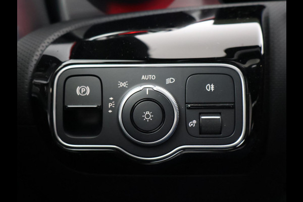 Mercedes-Benz A-Klasse 250e 218 PK SEDAN + PANORAMA | SFEERVERLICHTING | APPLE CARPLAY | MEMORY | STOELVERWARMING