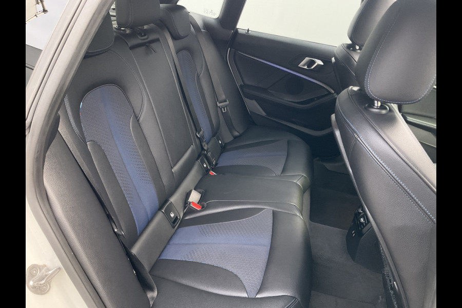 BMW 2 Serie Gran Coupé 218i M Sport Edition Pano.dak HUD Stoelverw. Carplay Alpinweiß DAB LED