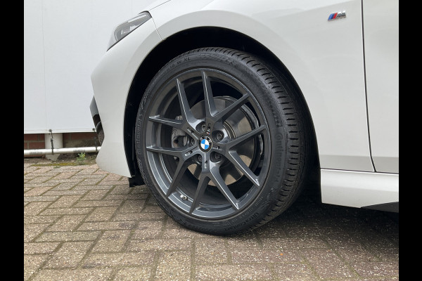 BMW 2 Serie Gran Coupé 218i M Sport Edition Pano.dak HUD Stoelverw. Carplay Alpinweiß DAB LED