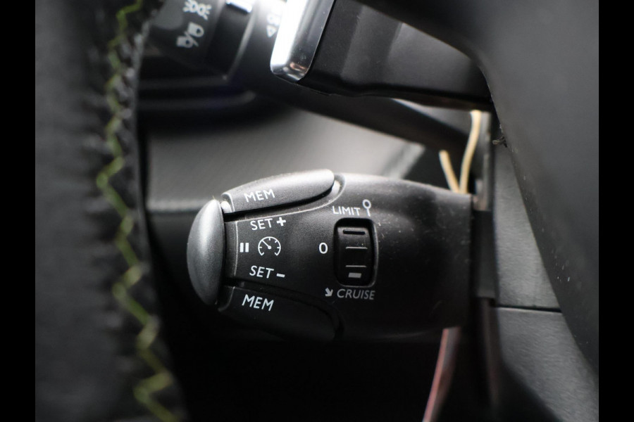 Peugeot 208 1.2 PT 130 PK AUT. GT-LINE + PANORAMA | SFEERVERL. | 3D COCKPIT | STOELVERW. | APPLE CARPLAY | CAMERA