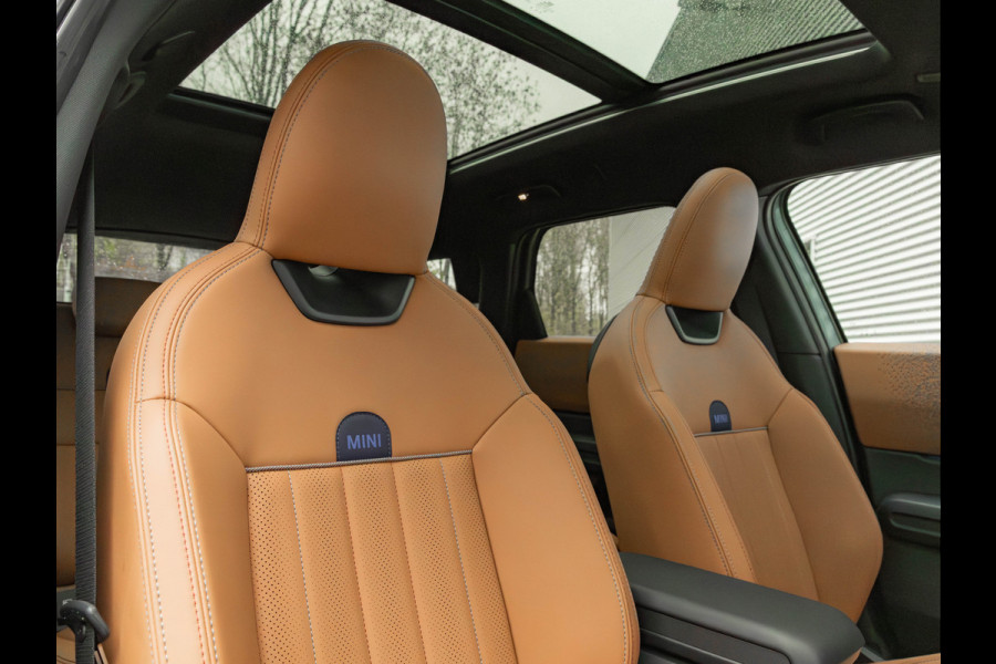 MINI Countryman 1.5 C Favoured - XL Pakket - Pano - Trekhaak - Memoryzetel