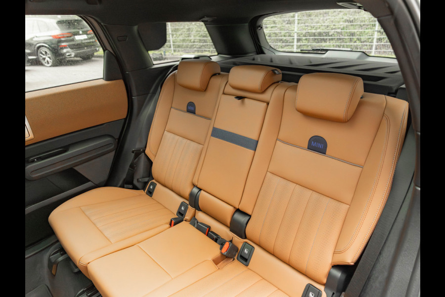 MINI Countryman 1.5 C Favoured - XL Pakket - Pano - Trekhaak - Memoryzetel