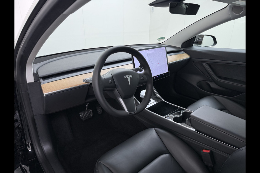 Tesla Model 3 SR+ 325PK LFP-Accu SOH 95% AutoPilot Leer Pano-Dak Adaptive Cruise Camera's Elektr.-Stuur+Stoelen+Spiegels+Geheugen+Easy-Entry+V Ecc Navi Led DAB Voorverwarmen interieur via App Keyless One-Pedal-Drive 1e Eigenaar Origineel Nederlandse Auto Fabrieksgarantie op Accu en motor tot 8-12-2028