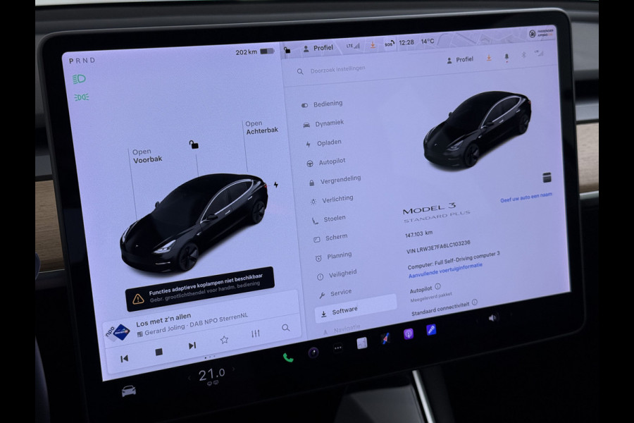 Tesla Model 3 SR+ 325PK LFP-Accu SOH 95% AutoPilot Leer Pano-Dak Adaptive Cruise Camera's Elektr.-Stuur+Stoelen+Spiegels+Geheugen+Easy-Entry+V Ecc Navi Led DAB Voorverwarmen interieur via App Keyless One-Pedal-Drive 1e Eigenaar Origineel Nederlandse Auto Fabrieksgarantie op Accu en motor tot 8-12-2028