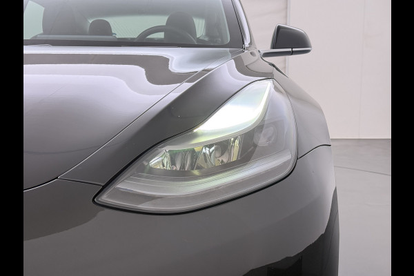 Tesla Model 3 SR+ 325PK LFP-Accu SOH 95% AutoPilot Leer Pano-Dak Adaptive Cruise Camera's Elektr.-Stuur+Stoelen+Spiegels+Geheugen+Easy-Entry+V Ecc Navi Led DAB Voorverwarmen interieur via App Keyless One-Pedal-Drive 1e Eigenaar Origineel Nederlandse Auto Fabrieksgarantie op Accu en motor tot 8-12-2028
