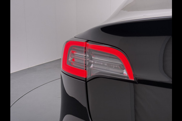 Tesla Model 3 SR+ 325PK LFP-Accu SOH 95% AutoPilot Leer Pano-Dak Adaptive Cruise Camera's Elektr.-Stuur+Stoelen+Spiegels+Geheugen+Easy-Entry+V Ecc Navi Led DAB Voorverwarmen interieur via App Keyless One-Pedal-Drive 1e Eigenaar Origineel Nederlandse Auto Fabrieksgarantie op Accu en motor tot 8-12-2028