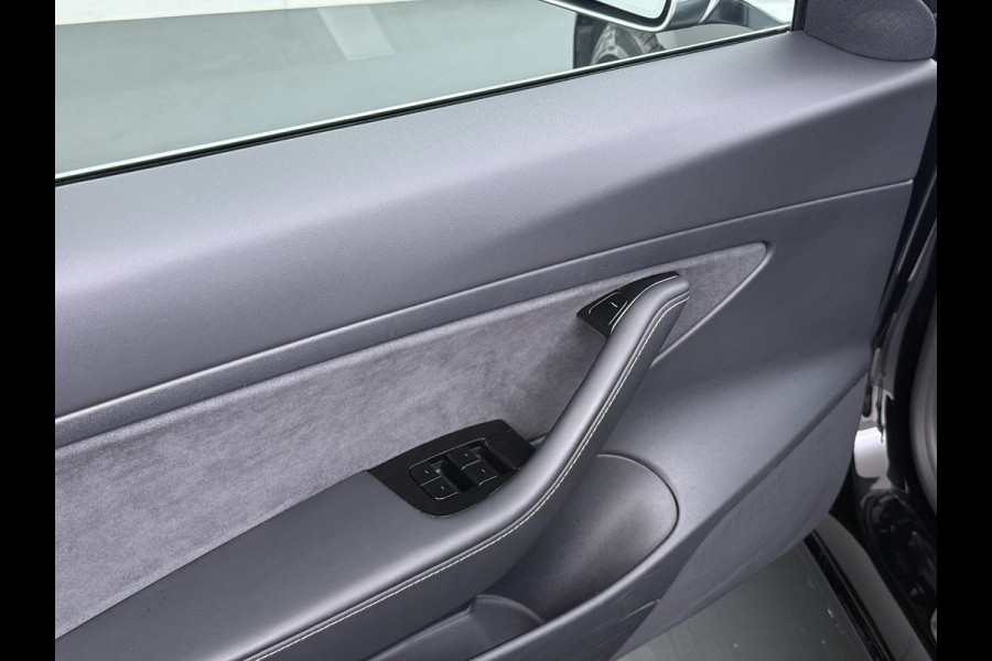 Tesla Model 3 SR+ 325PK LFP-Accu SOH 95% AutoPilot Leer Pano-Dak Adaptive Cruise Camera's Elektr.-Stuur+Stoelen+Spiegels+Geheugen+Easy-Entry+V Ecc Navi Led DAB Voorverwarmen interieur via App Keyless One-Pedal-Drive 1e Eigenaar Origineel Nederlandse Auto Fabrieksgarantie op Accu en motor tot 8-12-2028