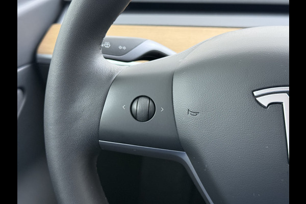 Tesla Model 3 SR+ 325PK LFP-Accu SOH 95% AutoPilot Leer Pano-Dak Adaptive Cruise Camera's Elektr.-Stuur+Stoelen+Spiegels+Geheugen+Easy-Entry+V Ecc Navi Led DAB Voorverwarmen interieur via App Keyless One-Pedal-Drive 1e Eigenaar Origineel Nederlandse Auto Fabrieksgarantie op Accu en motor tot 8-12-2028