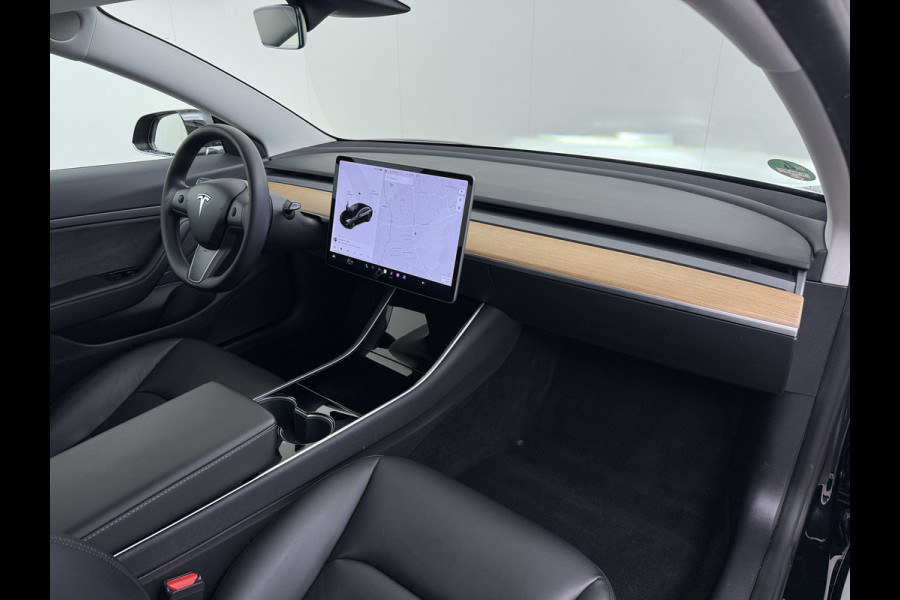 Tesla Model 3 SR+ 325PK LFP-Accu SOH 95% AutoPilot Leer Pano-Dak Adaptive Cruise Camera's Elektr.-Stuur+Stoelen+Spiegels+Geheugen+Easy-Entry+V Ecc Navi Led DAB Voorverwarmen interieur via App Keyless One-Pedal-Drive 1e Eigenaar Origineel Nederlandse Auto Fabrieksgarantie op Accu en motor tot 8-12-2028