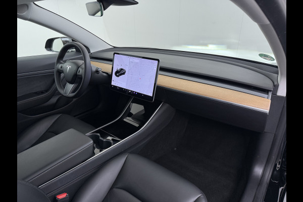 Tesla Model 3 SR+ 325PK LFP-Accu SOH 95% AutoPilot Leer Pano-Dak Adaptive Cruise Camera's Elektr.-Stuur+Stoelen+Spiegels+Geheugen+Easy-Entry+V Ecc Navi Led DAB Voorverwarmen interieur via App Keyless One-Pedal-Drive 1e Eigenaar Origineel Nederlandse Auto Fabrieksgarantie op Accu en motor tot 8-12-2028