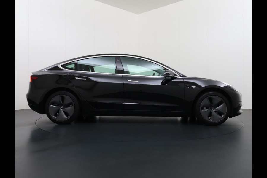 Tesla Model 3 SR+ 325PK LFP-Accu SOH 95% AutoPilot Leer Pano-Dak Adaptive Cruise Camera's Elektr.-Stuur+Stoelen+Spiegels+Geheugen+Easy-Entry+V Ecc Navi Led DAB Voorverwarmen interieur via App Keyless One-Pedal-Drive 1e Eigenaar Origineel Nederlandse Auto Fabrieksgarantie op Accu en motor tot 8-12-2028