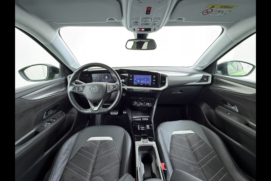Opel Mokka-e Ultimate 50kWh 3-Fase Warmtepomp Adap.Cruise Stuur+Stoelverwarming Navi 360°Camera Ecc Apple Carplay Android Auto Pdc 11kw Laden SOH 88% Matrix Led Keyless Lmv DAB Lane Assist Privacy Glas Dealeronderhouden Origineel Nederlandse Auto Super Compleet!