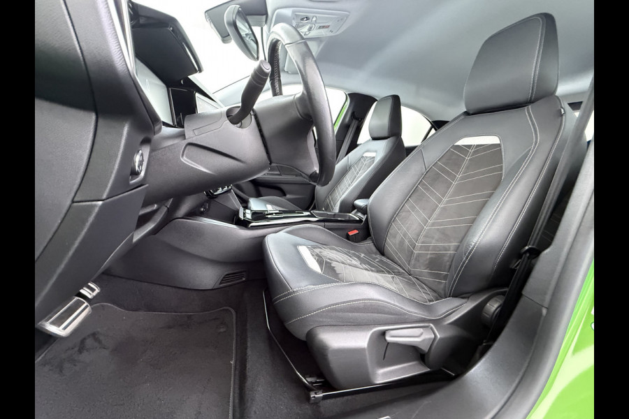 Opel Mokka-e Ultimate 50kWh 3-Fase Warmtepomp Adap.Cruise Stuur+Stoelverwarming Navi 360°Camera Ecc Apple Carplay Android Auto Pdc 11kw Laden SOH 88% Matrix Led Keyless Lmv DAB Lane Assist Privacy Glas Dealeronderhouden Origineel Nederlandse Auto Super Compleet!