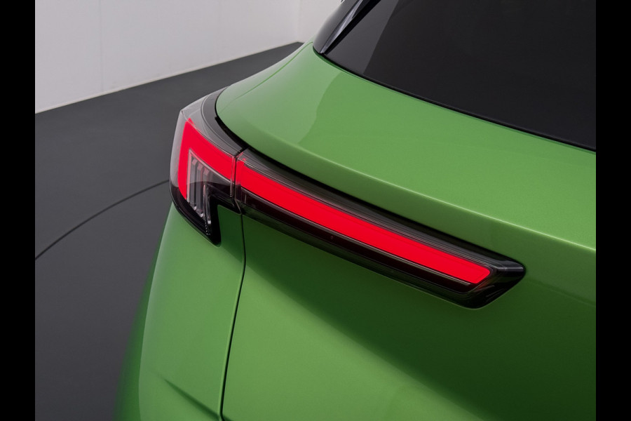 Opel Mokka-e Ultimate 50kWh 3-Fase Warmtepomp Adap.Cruise Stuur+Stoelverwarming Navi 360°Camera Ecc Apple Carplay Android Auto Pdc 11kw Laden SOH 88% Matrix Led Keyless Lmv DAB Lane Assist Privacy Glas Dealeronderhouden Origineel Nederlandse Auto Super Compleet!