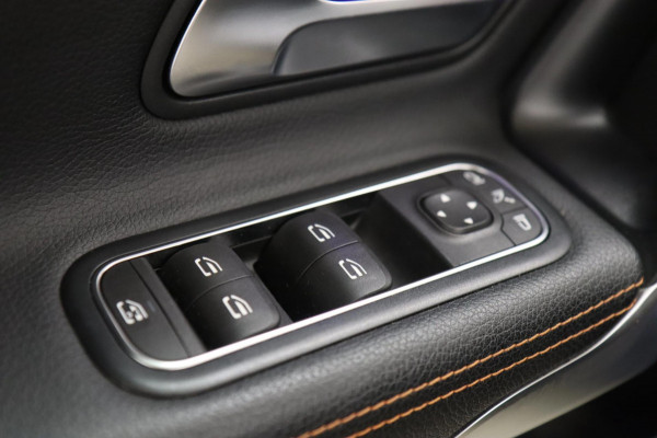 Mercedes-Benz CLA-Klasse 220 ORANJE Edition AMG Line PANO/BURM/LANEASSIST/SFEER/CAM/BOMVOLL