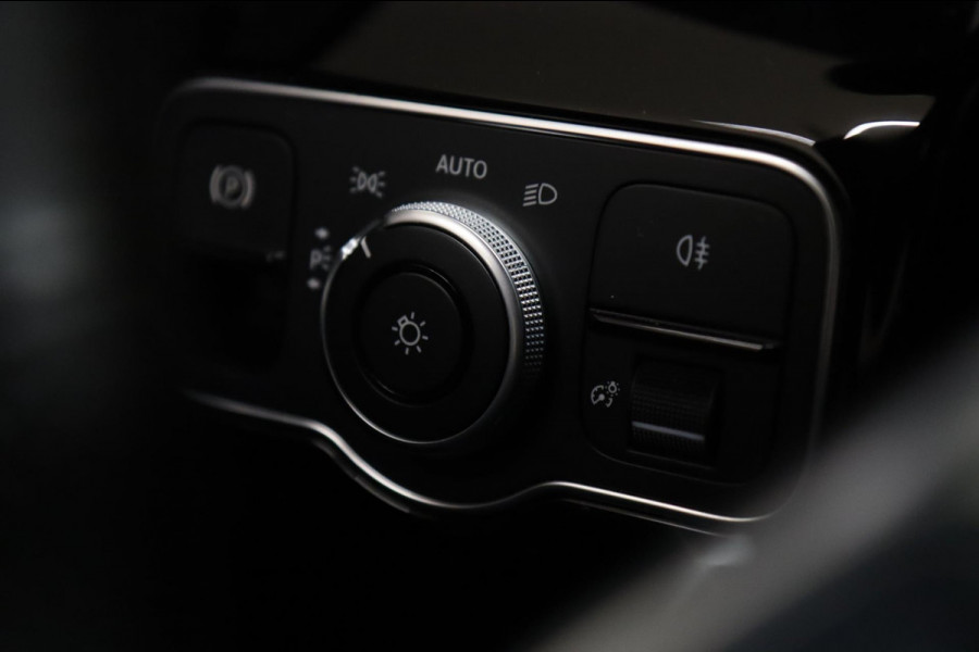 Mercedes-Benz CLA-Klasse 220 ORANJE Edition AMG Line PANO/BURM/LANEASSIST/SFEER/CAM/BOMVOLL