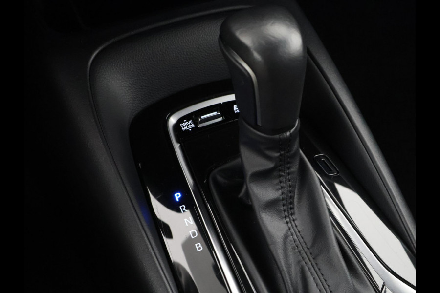 Toyota Corolla Touring Sports HYBRID 140 BI-TONE ACTIVE GARANTIE TOT 06-2033 NAVIGATIE . ACHTERUITRIJ CAMERA . KEYLESS START