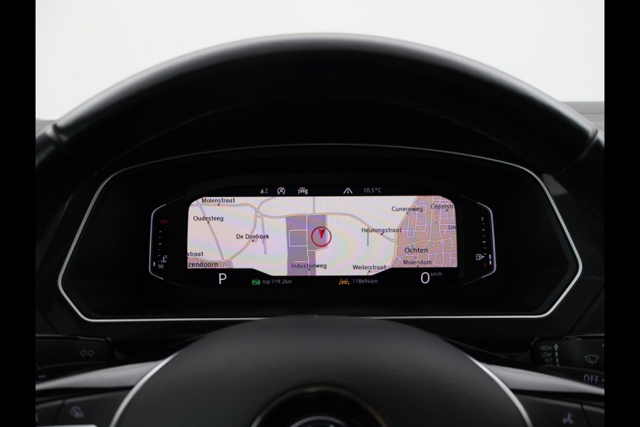 Volkswagen Tiguan 1.5 TSI ACT DSG R-LINE HIGHLINE + PANORAMA | 20 INCH | VIRTUAL | MASSAGE | ADAPTIVE | CAMERA