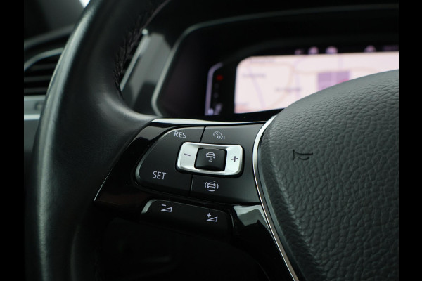 Volkswagen Tiguan 1.5 TSI ACT DSG R-LINE HIGHLINE + PANORAMA | 20 INCH | VIRTUAL | MASSAGE | ADAPTIVE | CAMERA