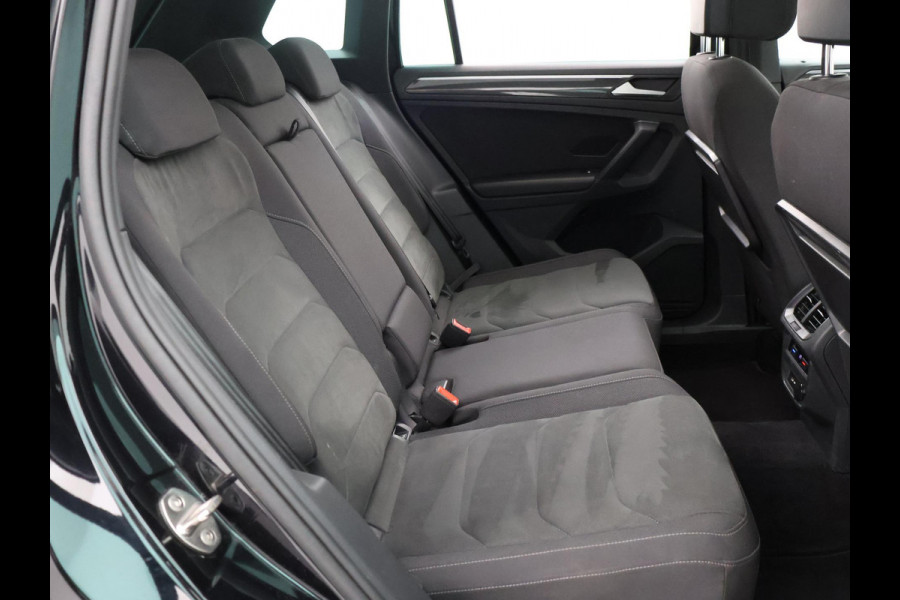 Volkswagen Tiguan 1.5 TSI ACT DSG R-LINE HIGHLINE + PANORAMA | 20 INCH | VIRTUAL | MASSAGE | ADAPTIVE | CAMERA