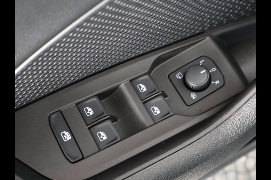 Škoda Octavia Combi 1.5 e-TSI HYBRID BUS.PLUS 150 PK 1e EIG AUTOMAAT SCHUIF/KANTEL PANORAMADAK.GROTE WEG KM !