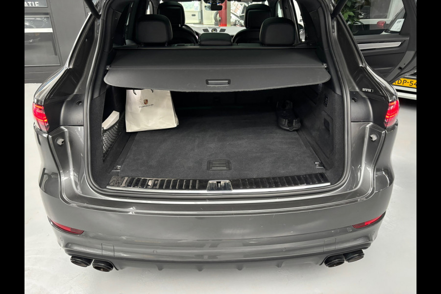 Porsche Cayenne 3.0 E-Hybrid / Panorama / Sport