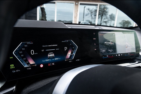 BMW iX1 EDrive 20 M Sport Live Cockpit I Mineralweiss Metallic I Head Up I Led I CarPlay I 360 Camera I M-Sportremmen rood I BTW