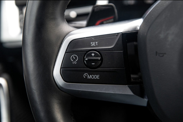 BMW iX1 EDrive 20 M Sport Live Cockpit I Mineralweiss Metallic I Head Up I Led I CarPlay I 360 Camera I M-Sportremmen rood I BTW