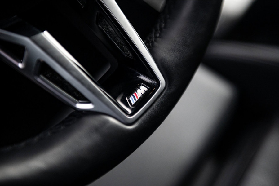 BMW iX1 EDrive 20 M Sport Live Cockpit I Mineralweiss Metallic I Head Up I Led I CarPlay I 360 Camera I M-Sportremmen rood I BTW