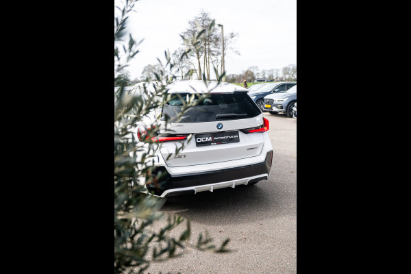 BMW iX1 EDrive 20 M Sport Live Cockpit I Mineralweiss Metallic I Head Up I Led I CarPlay I 360 Camera I M-Sportremmen rood I BTW