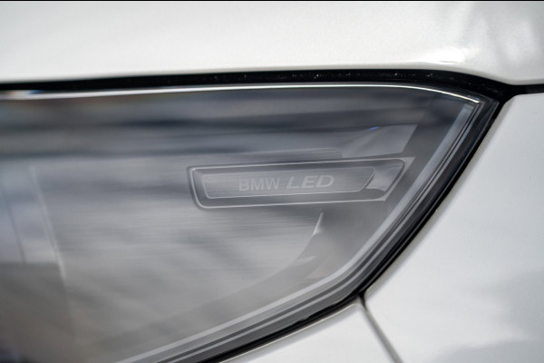 BMW iX1 EDrive 20 M Sport Live Cockpit I Mineralweiss Metallic I Head Up I Led I CarPlay I 360 Camera I M-Sportremmen rood I BTW