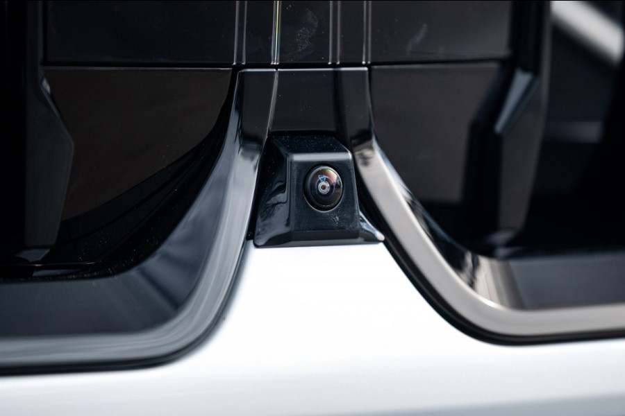 BMW iX1 EDrive 20 M Sport Live Cockpit I Mineralweiss Metallic I Head Up I Led I CarPlay I 360 Camera I M-Sportremmen rood I BTW