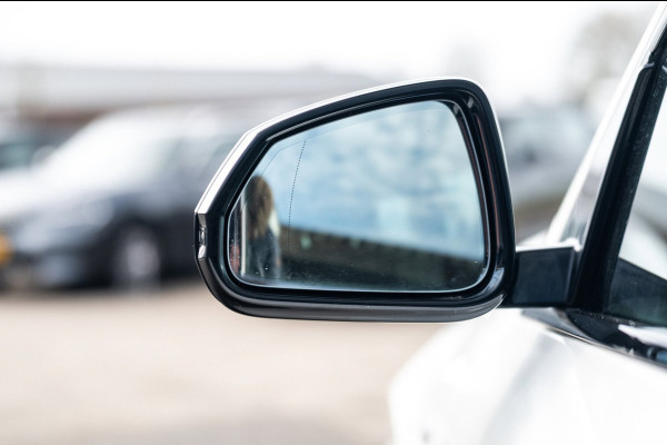 BMW iX1 EDrive 20 M Sport Live Cockpit I Mineralweiss Metallic I Head Up I Led I CarPlay I 360 Camera I M-Sportremmen rood I BTW