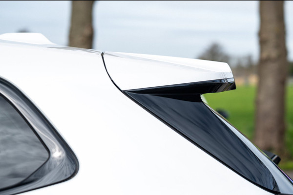 BMW iX1 EDrive 20 M Sport Live Cockpit I Mineralweiss Metallic I Head Up I Led I CarPlay I 360 Camera I M-Sportremmen rood I BTW