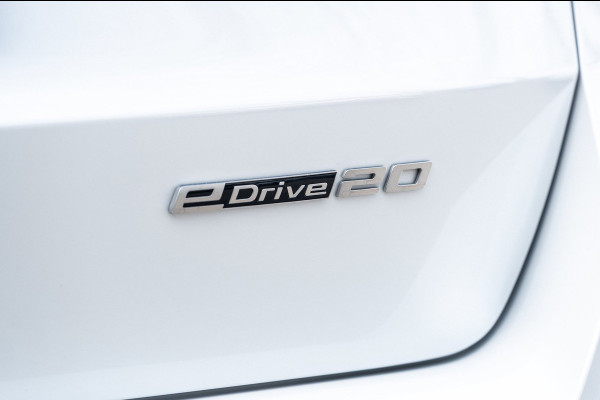 BMW iX1 EDrive 20 M Sport Live Cockpit I Mineralweiss Metallic I Head Up I Led I CarPlay I 360 Camera I M-Sportremmen rood I BTW