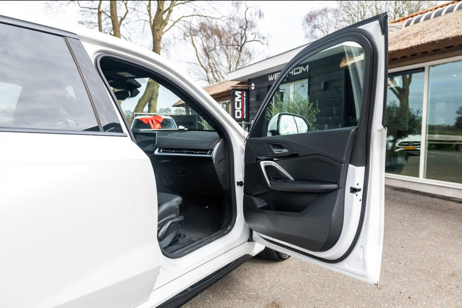 BMW iX1 EDrive 20 M Sport Live Cockpit I Mineralweiss Metallic I Head Up I Led I CarPlay I 360 Camera I M-Sportremmen rood I BTW