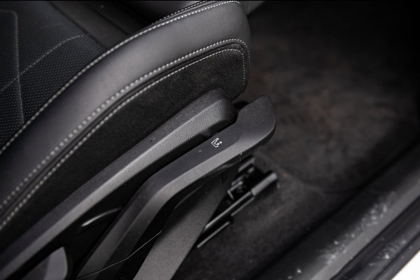 BMW iX1 EDrive 20 M Sport Live Cockpit I Mineralweiss Metallic I Head Up I Led I CarPlay I 360 Camera I M-Sportremmen rood I BTW