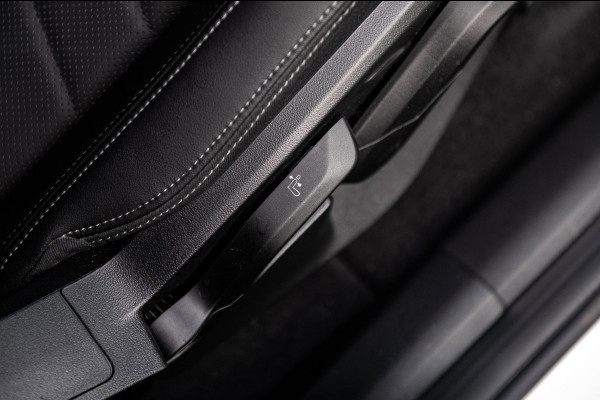 BMW iX1 EDrive 20 M Sport Live Cockpit I Mineralweiss Metallic I Head Up I Led I CarPlay I 360 Camera I M-Sportremmen rood I BTW